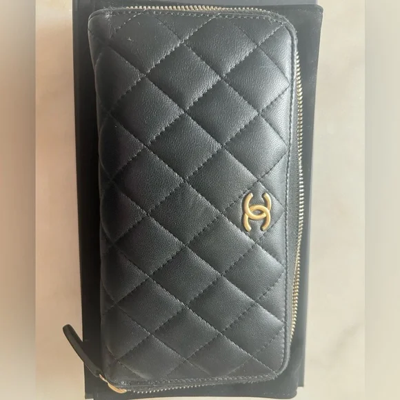 Authentic Chanel Wallet - Picture 1 of 8